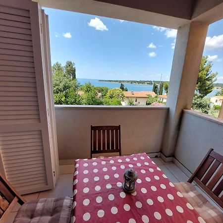 Apartments Henc Novigrad Istria Eksteriør billede