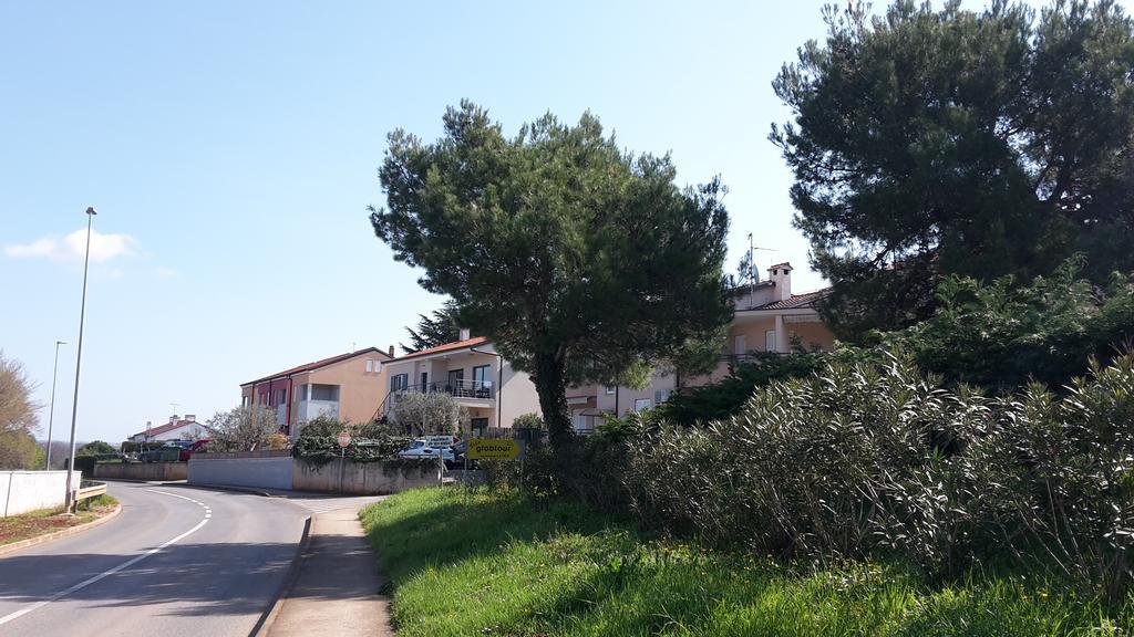 Apartments Henc Novigrad Istria Eksteriør billede